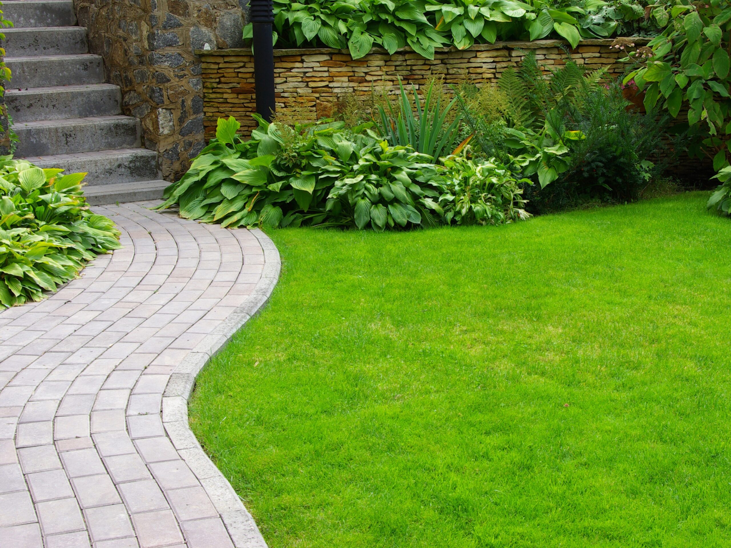 Gartenpflege & Grünflächenpflege – Ihr Garten in besten Händen